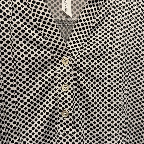 Women’s NY Collection Black and White Patterned Blouse - Picture 3 of 7